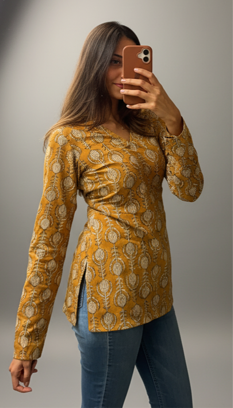 ‘Vanya’ - short kurti with full sleeves